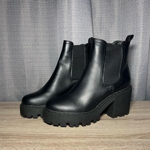 Black Leather Chelsea Heel Boots